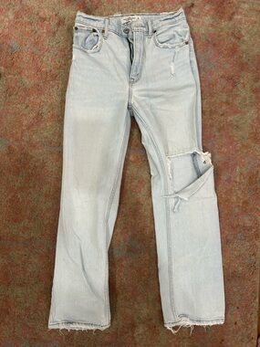 Abercrombie & Fitch 90s Straight Ultra High Rise Distressed- 27 Short